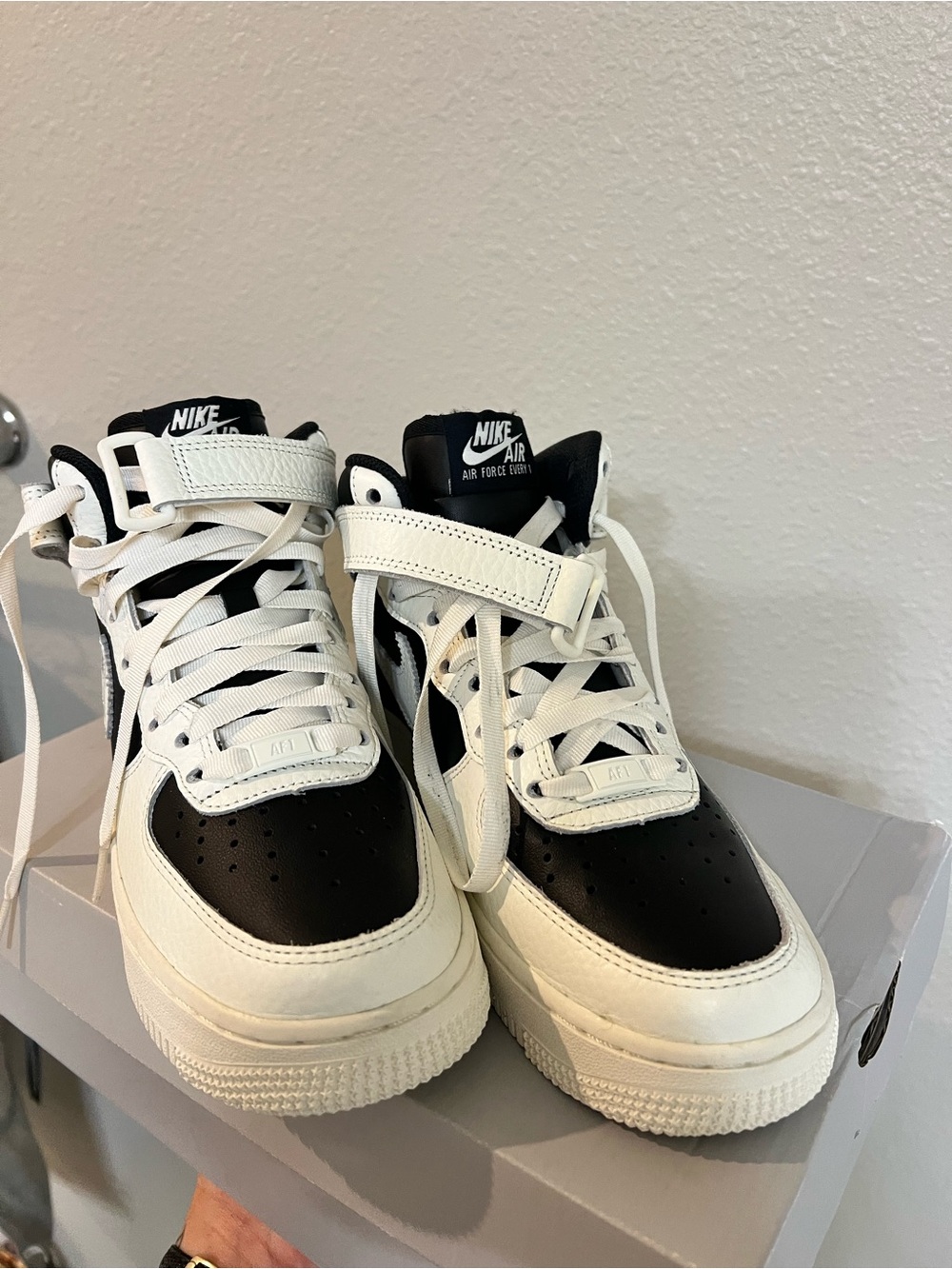 Nike  Air Force 1 Mid - Picture 2 of 4